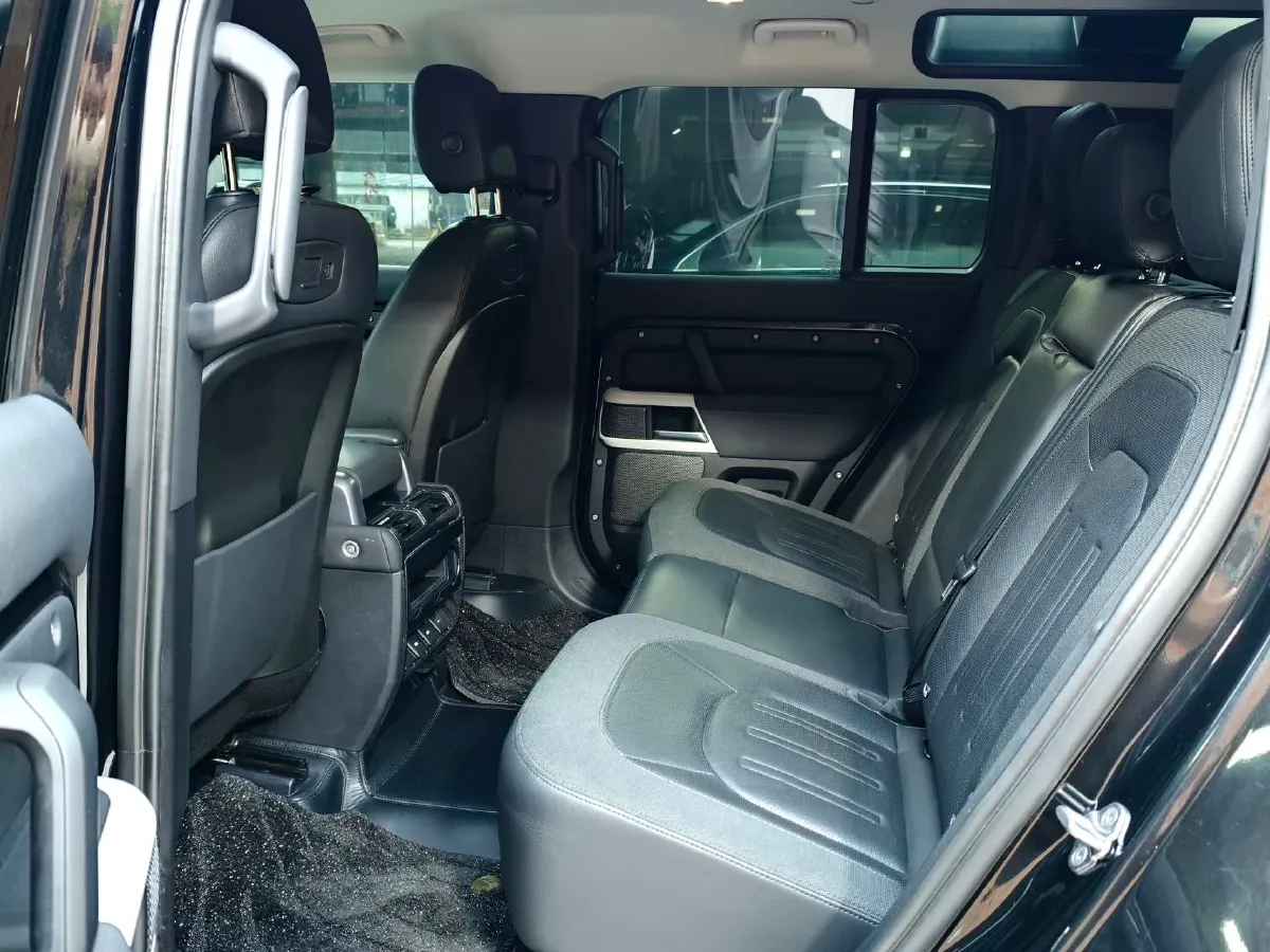 2021 Land Rover Defender 3.0T 400HP L6 8AT,autocango,china used car exporter,china ev exporter,chinese used car exporter,chinese used ev exporter