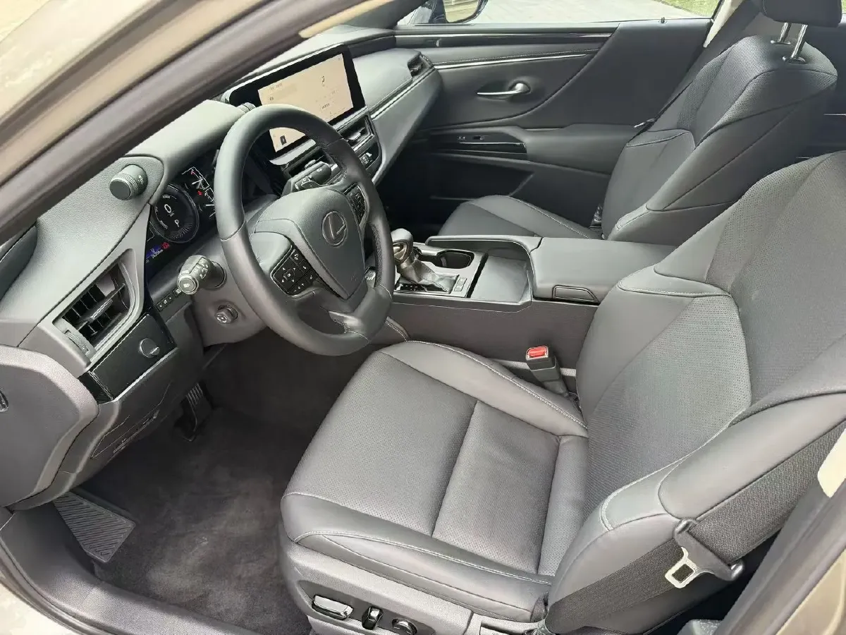 2022 Lexus ES 2.5L 178HP L4 E-CVT Hybrid,autocango,china used car exporter,china ev exporter,chinese used car exporter,chinese used ev exporter