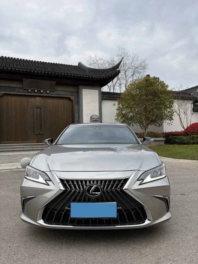 2022 Lexus ES 2.5L 178HP L4 E-CVT Hybrid,autocango,china used car exporter,china ev exporter,chinese used car exporter,chinese used ev exporter
