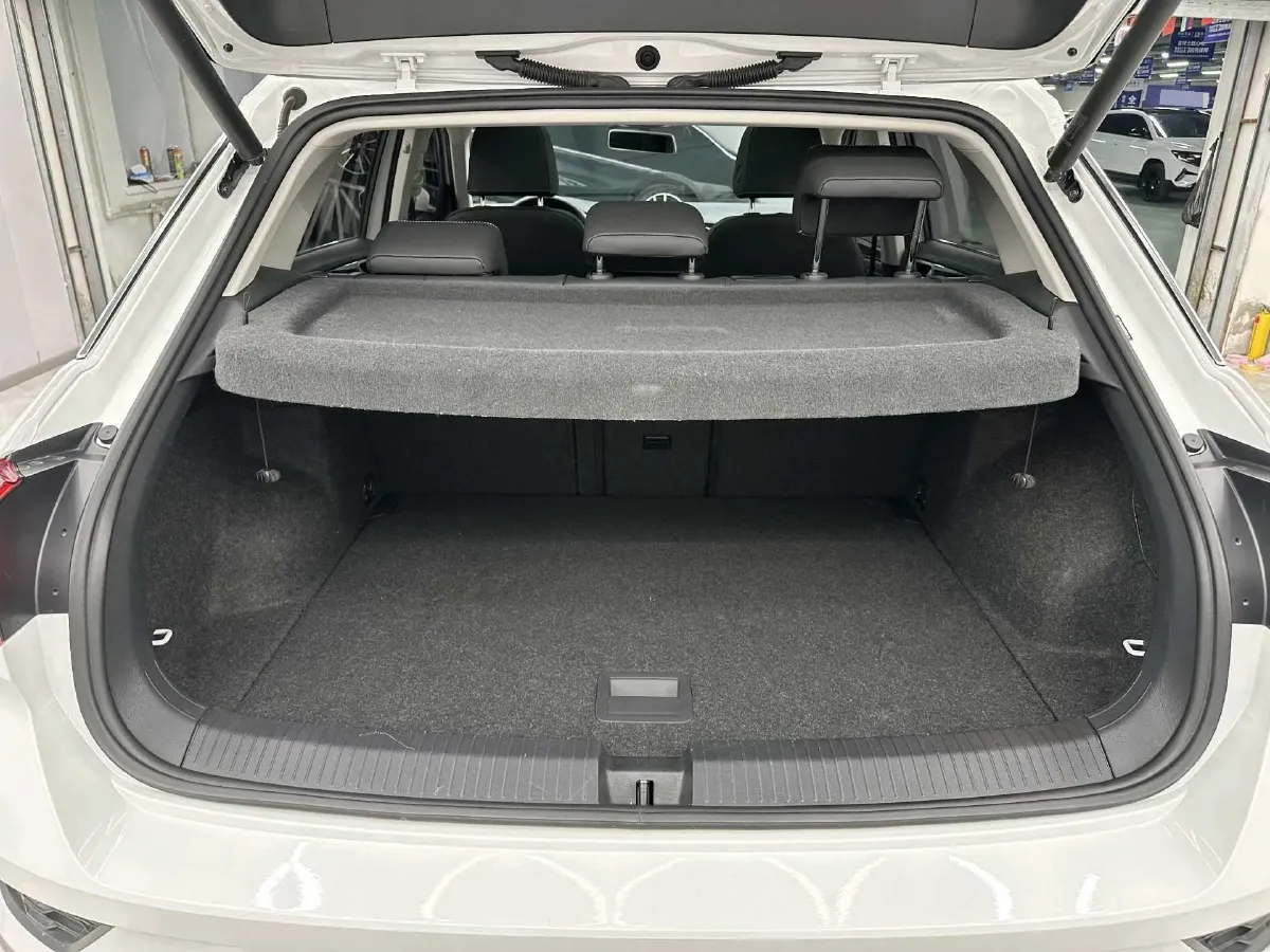 2022 Volkswagen T-Roc 1.4T 150HP L4 7DCT,autocango,china used car exporter,china ev exporter,chinese used car exporter,chinese used ev exporter