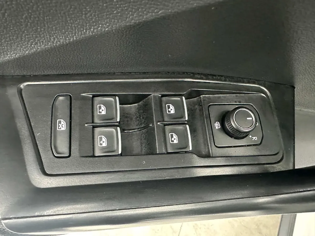 2022 Volkswagen T-Roc 1.4T 150HP L4 7DCT,autocango,china used car exporter,china ev exporter,chinese used car exporter,chinese used ev exporter