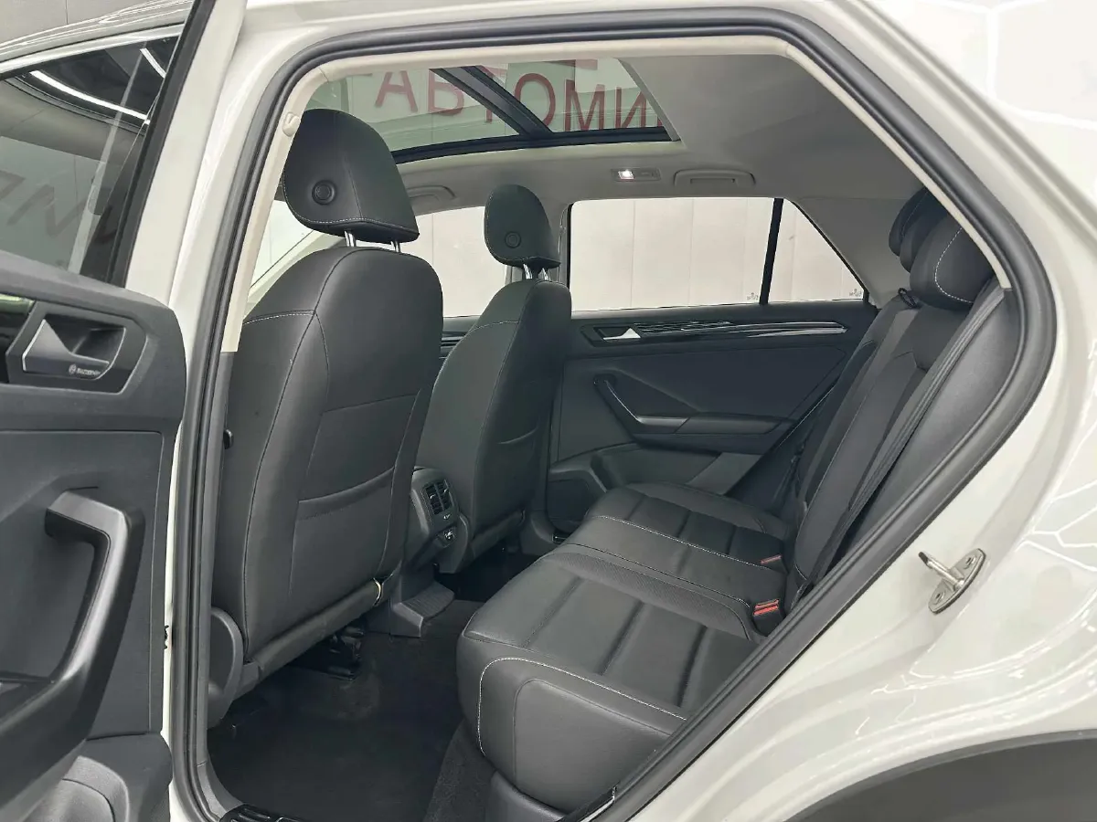 2022 Volkswagen T-Roc 1.4T 150HP L4 7DCT,autocango,china used car exporter,china ev exporter,chinese used car exporter,chinese used ev exporter