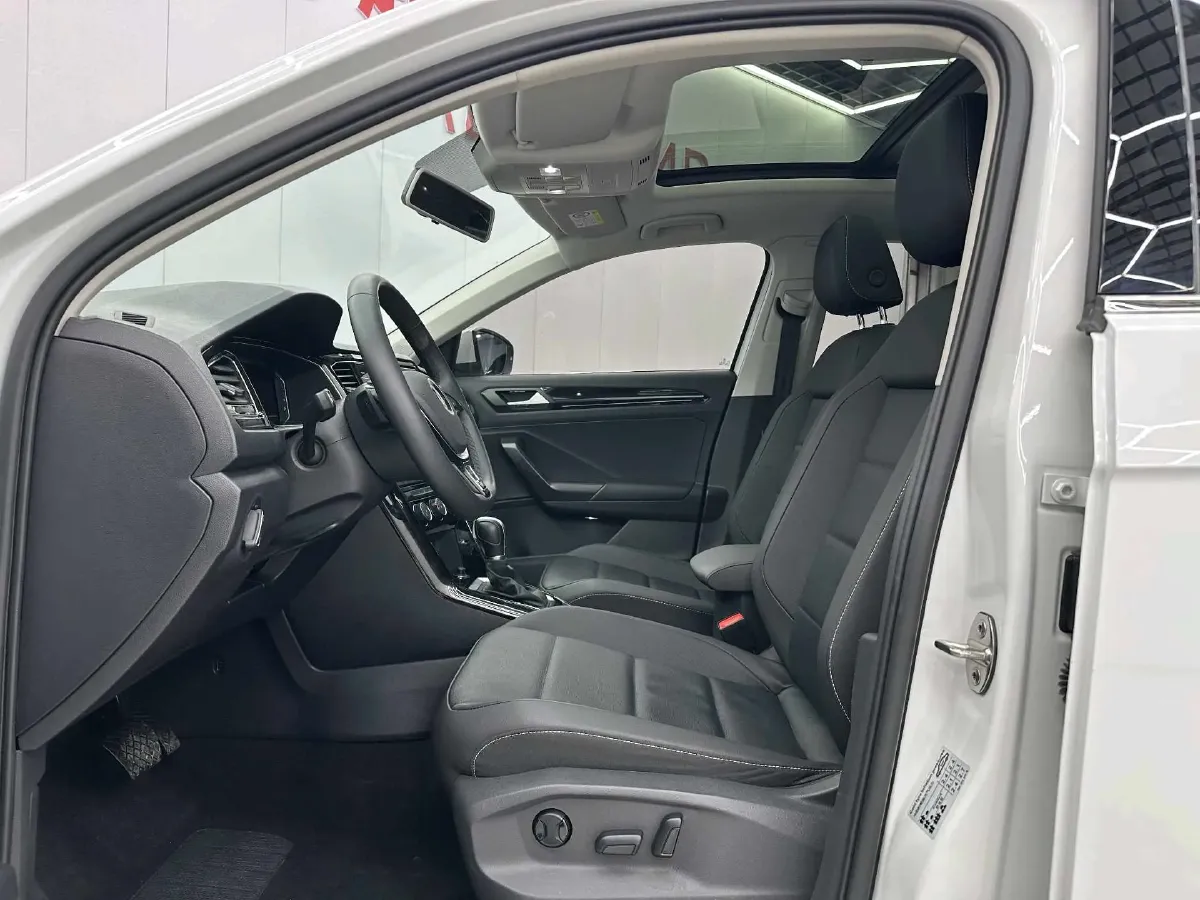 2022 Volkswagen T-Roc 1.4T 150HP L4 7DCT,autocango,china used car exporter,china ev exporter,chinese used car exporter,chinese used ev exporter