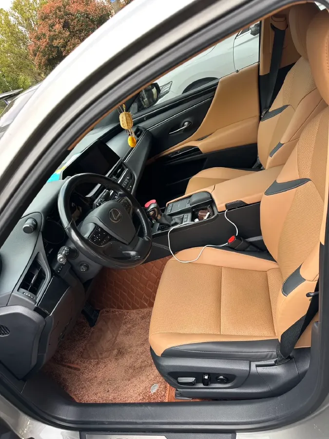 2020 Lexus ES 2.5L 207HP L4 8AT,autocango,china used car exporter,china ev exporter,chinese used car exporter,chinese used ev exporter