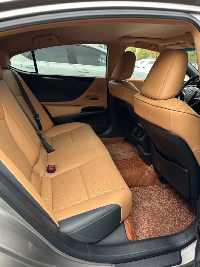 2020 Lexus ES 2.5L 207HP L4 8AT,autocango,china used car exporter,china ev exporter,chinese used car exporter,chinese used ev exporter