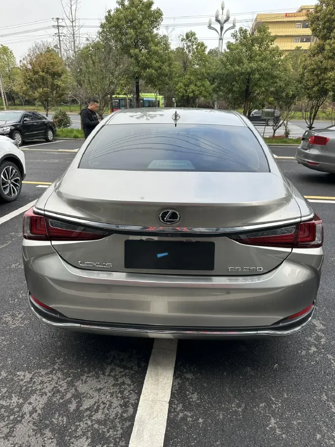 2020 Lexus ES 2.5L 207HP L4 8AT,autocango,china used car exporter,china ev exporter,chinese used car exporter,chinese used ev exporter