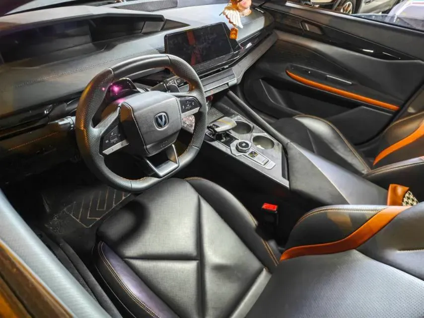 2022 ChangAn UNI-V 1.5T 188HP L4 7DCT,autocango,china used car exporter,china ev exporter,chinese used car exporter,chinese used ev exporter