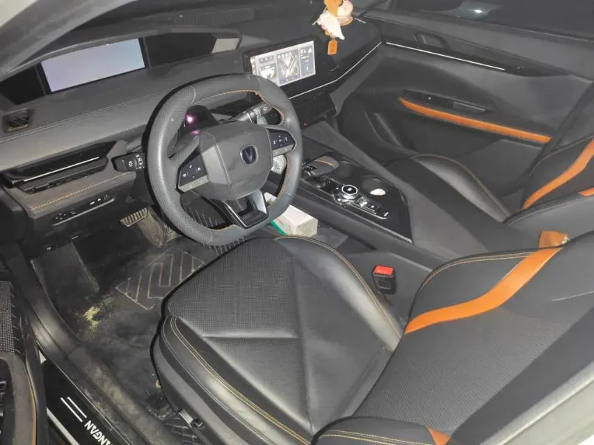 2022 ChangAn UNI-V 1.5T 188HP L4 7DCT,autocango,china used car exporter,china ev exporter,chinese used car exporter,chinese used ev exporter