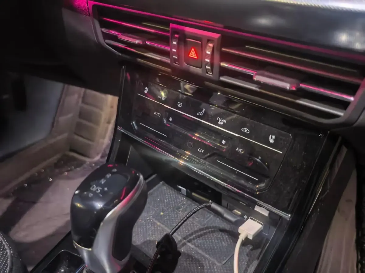 2022 Volkswagen Passat 2.0T 220HP L4 7DCT,autocango,china used car exporter,china ev exporter,chinese used car exporter,chinese used ev exporter