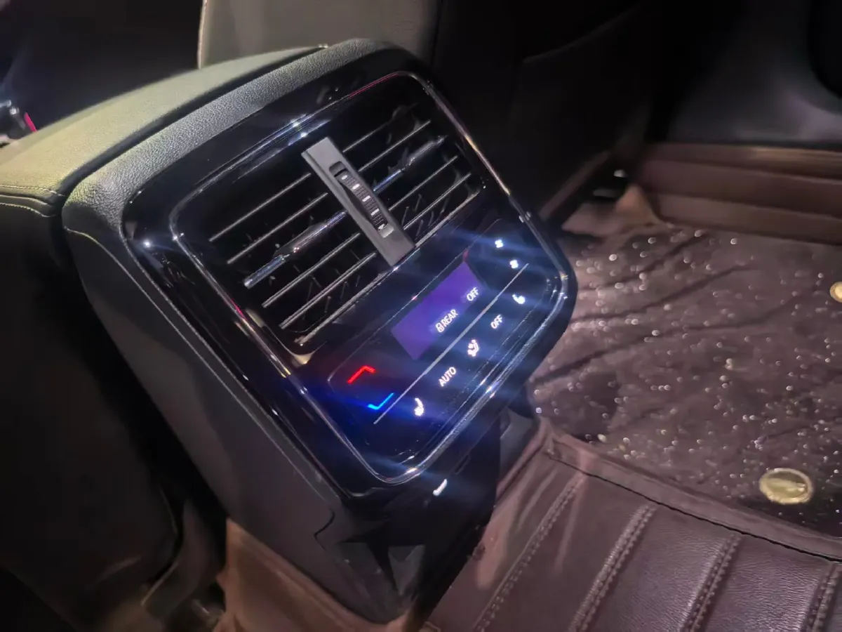 2022 Volkswagen Passat 2.0T 220HP L4 7DCT,autocango,china used car exporter,china ev exporter,chinese used car exporter,chinese used ev exporter