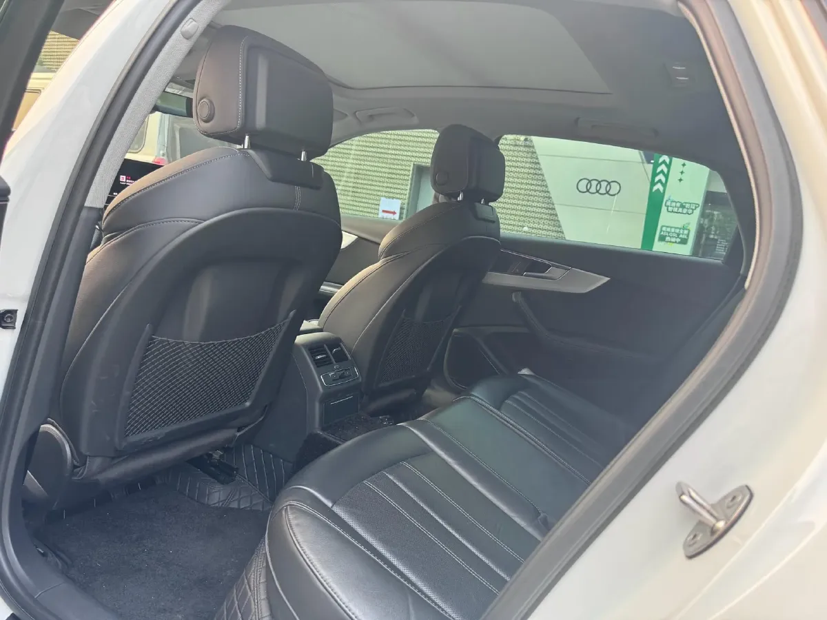 2022 Audi A4L 2.0T 190HP L4 7DCT,autocango,china used car exporter,china ev exporter,chinese used car exporter,chinese used ev exporter