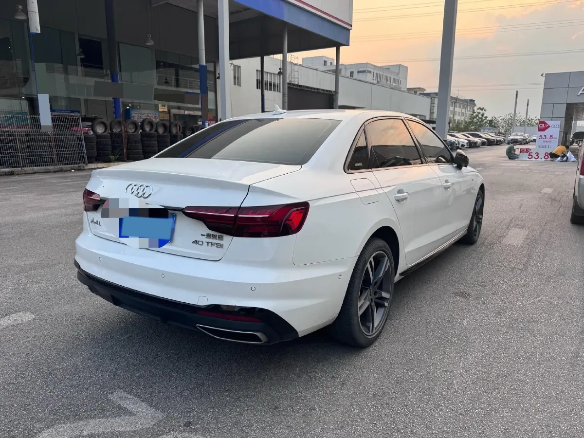 2022 Audi A4L 2.0T 190HP L4 7DCT,autocango,china used car exporter,china ev exporter,chinese used car exporter,chinese used ev exporter