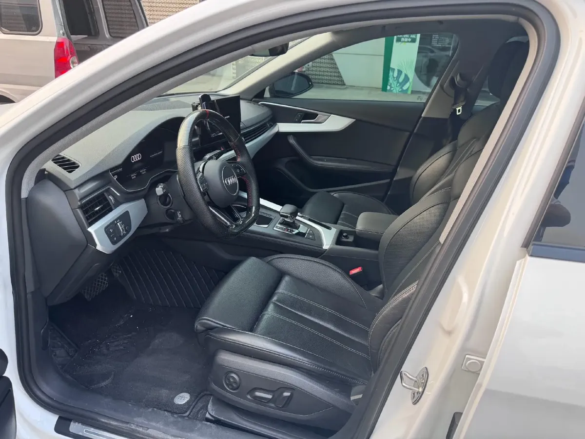 2022 Audi A4L 2.0T 190HP L4 7DCT,autocango,china used car exporter,china ev exporter,chinese used car exporter,chinese used ev exporter