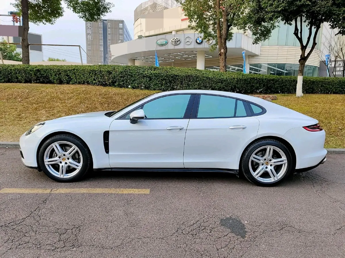 2017 BMW X6 3.0T 306HP L6 8AT,autocango,china used car exporter,china ev exporter,chinese used car exporter,chinese used ev exporter