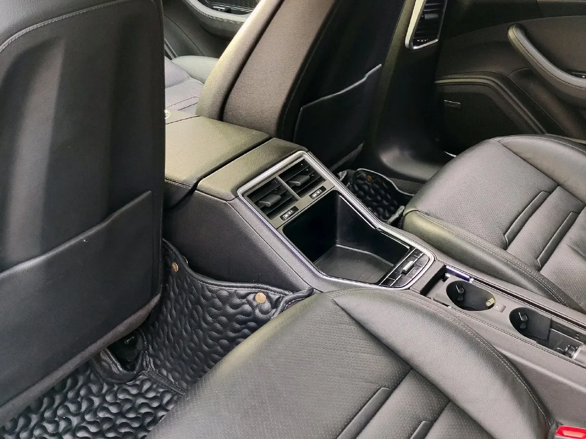 2017 BMW X6 3.0T 306HP L6 8AT,autocango,china used car exporter,china ev exporter,chinese used car exporter,chinese used ev exporter