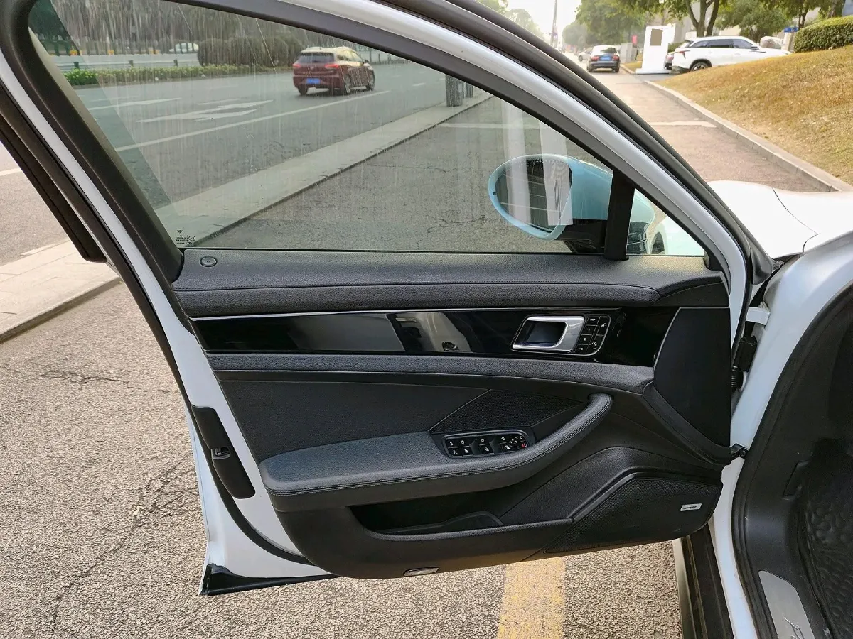 2017 BMW X6 3.0T 306HP L6 8AT,autocango,china used car exporter,china ev exporter,chinese used car exporter,chinese used ev exporter