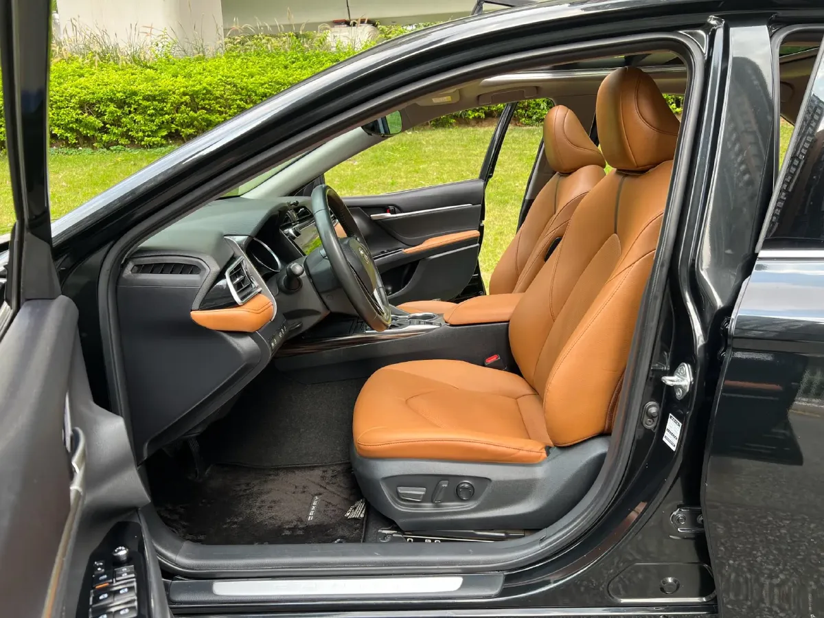 2021 Toyota Camry 2.5L 209HP L4 8AT,autocango,china used car exporter,china ev exporter,chinese used car exporter,chinese used ev exporter