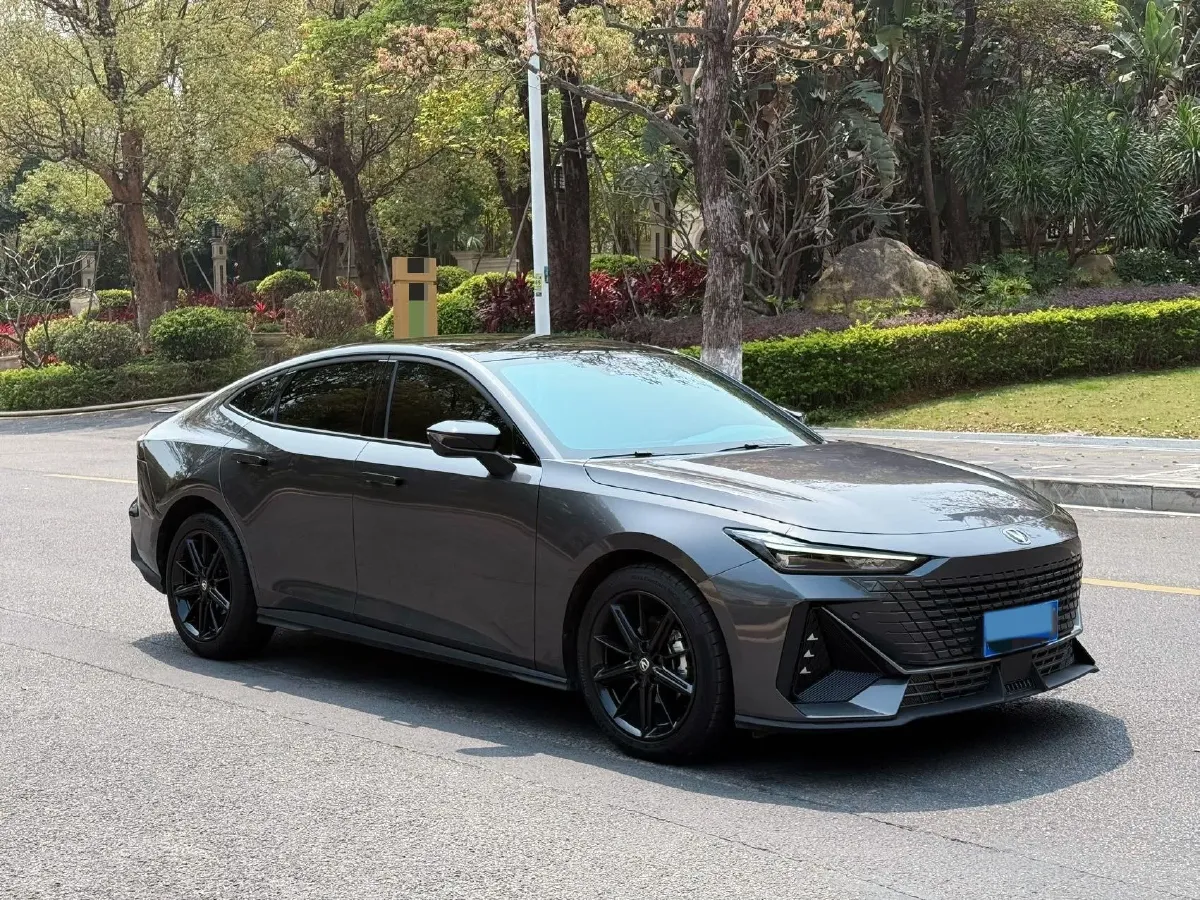 2024 ChangAn UNI-V 1.5T 188HP L4 7DCT,autocango,china used car exporter,china ev exporter,chinese used car exporter,chinese used ev exporter