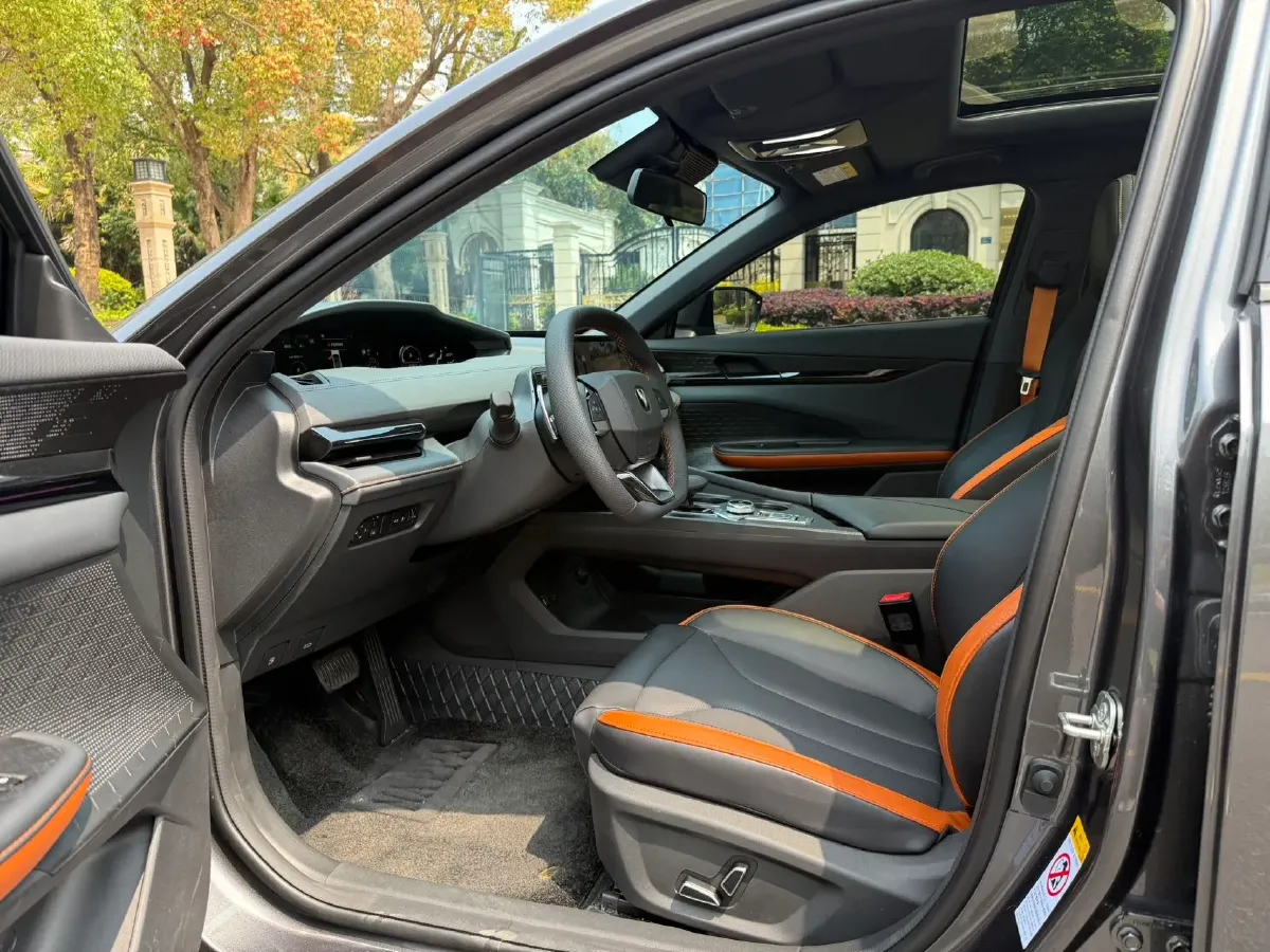 2024 ChangAn UNI-V 1.5T 188HP L4 7DCT,autocango,china used car exporter,china ev exporter,chinese used car exporter,chinese used ev exporter