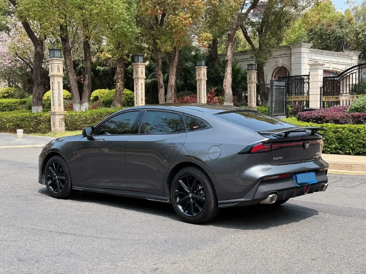 2024 ChangAn UNI-V 1.5T 188HP L4 7DCT,autocango,china used car exporter,china ev exporter,chinese used car exporter,chinese used ev exporter