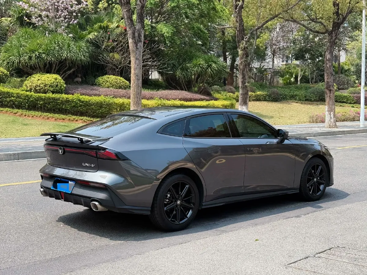 2024 ChangAn UNI-V 1.5T 188HP L4 7DCT,autocango,china used car exporter,china ev exporter,chinese used car exporter,chinese used ev exporter