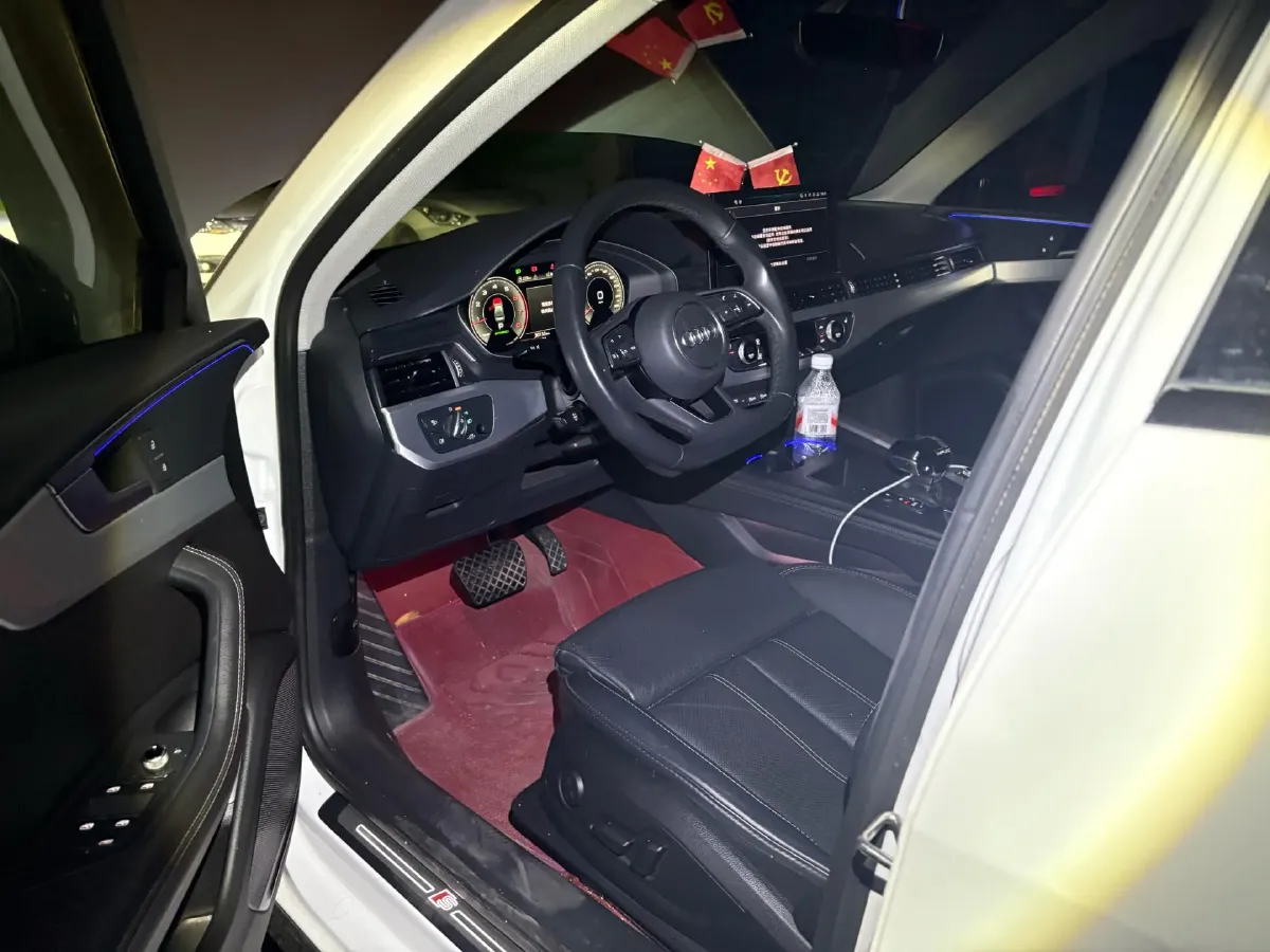 2023 Audi A4L 2.0T 190HP L4 7DCT,autocango,china used car exporter,china ev exporter,chinese used car exporter,chinese used ev exporter