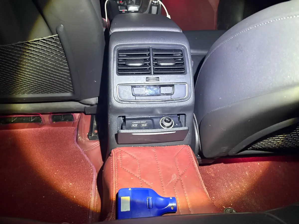 2023 Audi A4L 2.0T 190HP L4 7DCT,autocango,china used car exporter,china ev exporter,chinese used car exporter,chinese used ev exporter