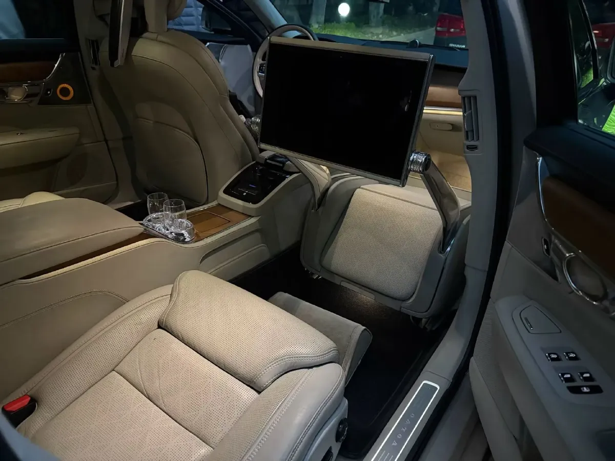 2019 BMW X7 3.0T 340HP L6 8AT,autocango,china used car exporter,china ev exporter,chinese used car exporter,chinese used ev exporter