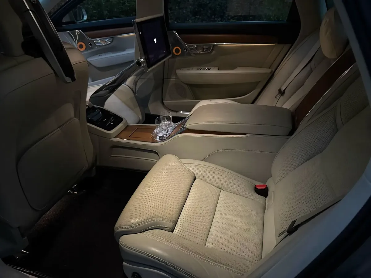 2019 BMW X7 3.0T 340HP L6 8AT,autocango,china used car exporter,china ev exporter,chinese used car exporter,chinese used ev exporter