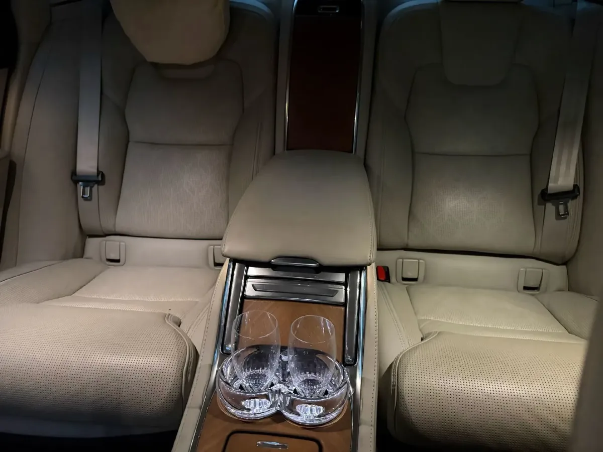 2019 BMW X7 3.0T 340HP L6 8AT,autocango,china used car exporter,china ev exporter,chinese used car exporter,chinese used ev exporter