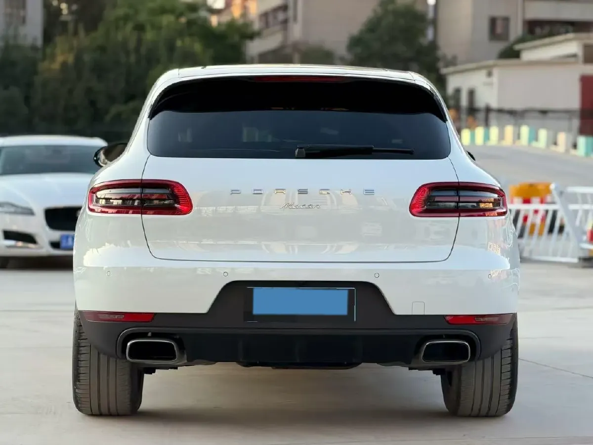 2017 YuTong T7 6.0L 316HP V8 6AT,autocango,china used car exporter,china ev exporter,chinese used car exporter,chinese used ev exporter