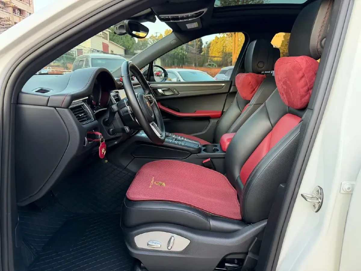 2017 YuTong T7 6.0L 316HP V8 6AT,autocango,china used car exporter,china ev exporter,chinese used car exporter,chinese used ev exporter