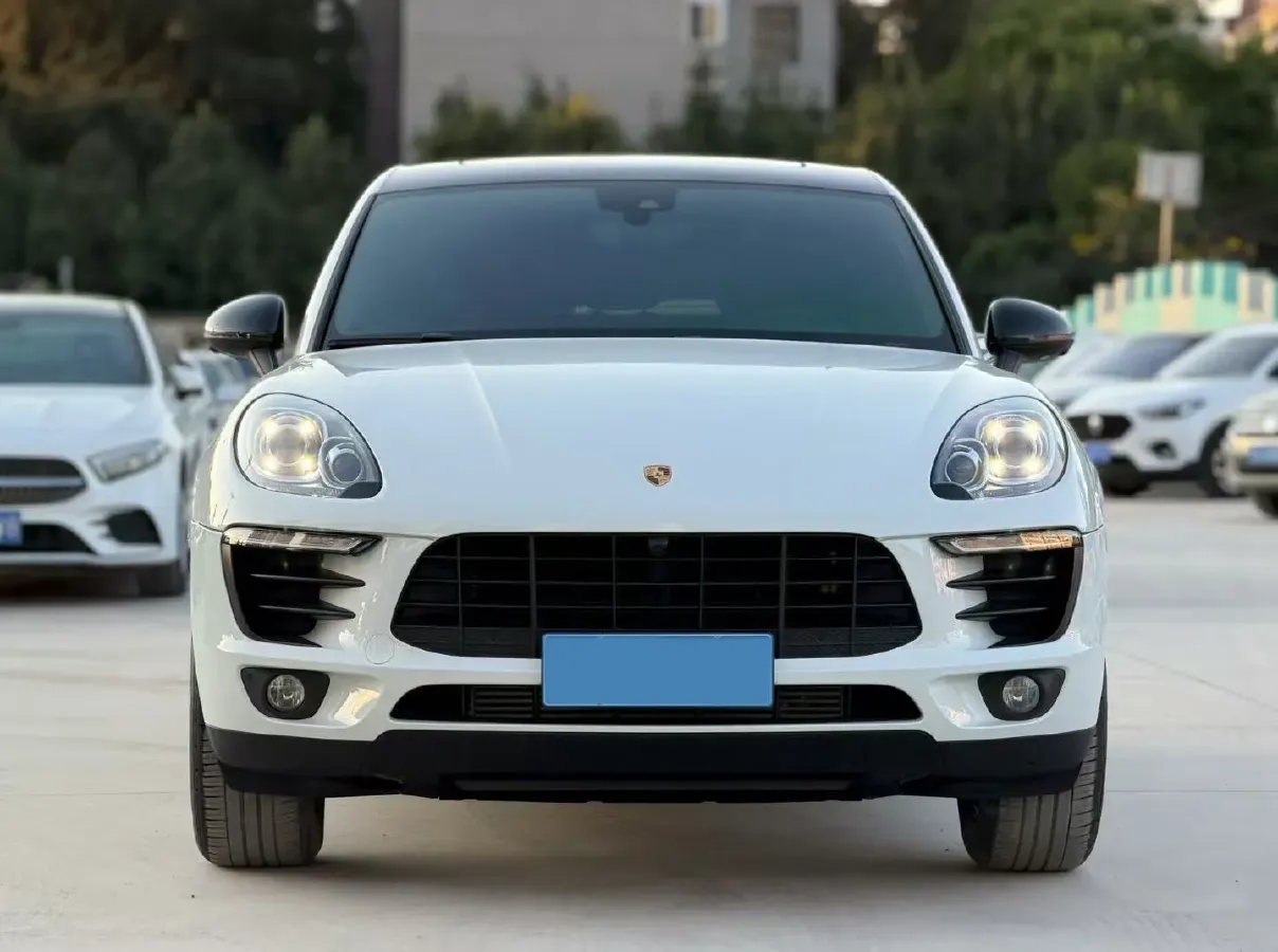 2017 YuTong T7 6.0L 316HP V8 6AT,autocango,china used car exporter,china ev exporter,chinese used car exporter,chinese used ev exporter