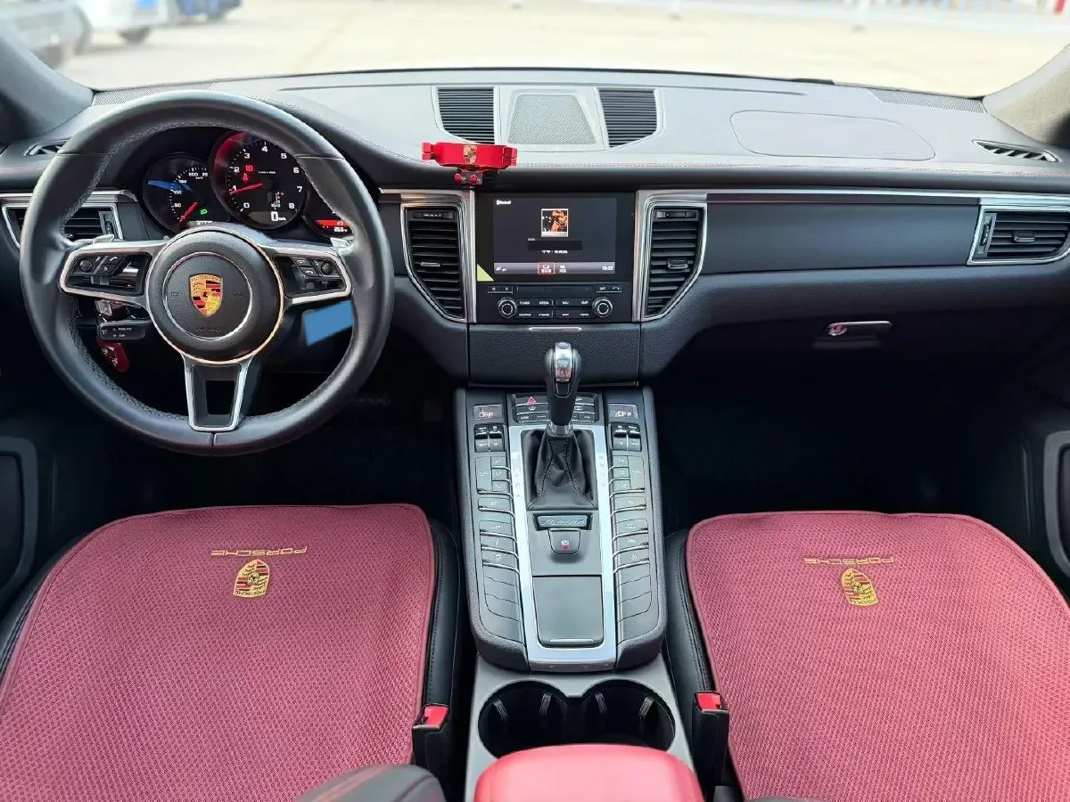 2017 YuTong T7 6.0L 316HP V8 6AT,autocango,china used car exporter,china ev exporter,chinese used car exporter,chinese used ev exporter