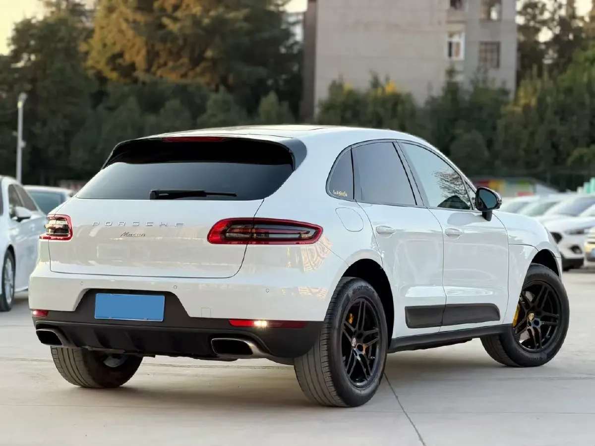 2017 YuTong T7 6.0L 316HP V8 6AT,autocango,china used car exporter,china ev exporter,chinese used car exporter,chinese used ev exporter