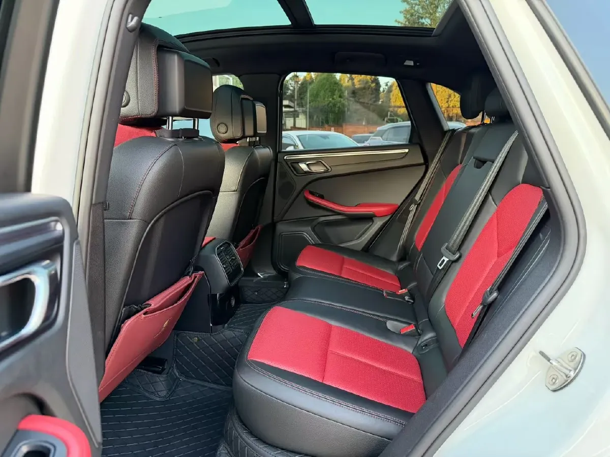 2017 YuTong T7 6.0L 316HP V8 6AT,autocango,china used car exporter,china ev exporter,chinese used car exporter,chinese used ev exporter