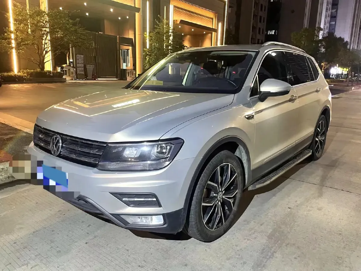 2018 Volkswagen Tiguan L 2.0T 186HP L4 7DCT,autocango,china used car exporter,china ev exporter,chinese used car exporter,chinese used ev exporter