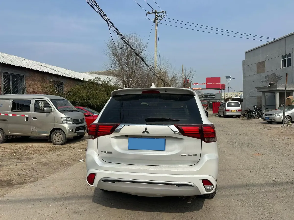 2020 Mitsubishi Outlander 2.0L 166HP L4 CVT,autocango,china used car exporter,china ev exporter,chinese used car exporter,chinese used ev exporter