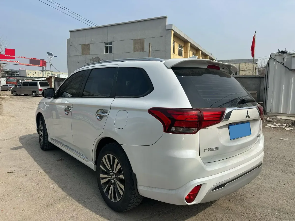 2020 Mitsubishi Outlander 2.0L 166HP L4 CVT,autocango,china used car exporter,china ev exporter,chinese used car exporter,chinese used ev exporter