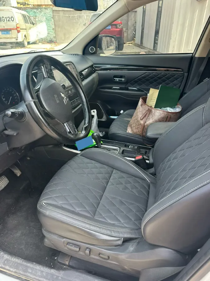 2020 Mitsubishi Outlander 2.0L 166HP L4 CVT,autocango,china used car exporter,china ev exporter,chinese used car exporter,chinese used ev exporter