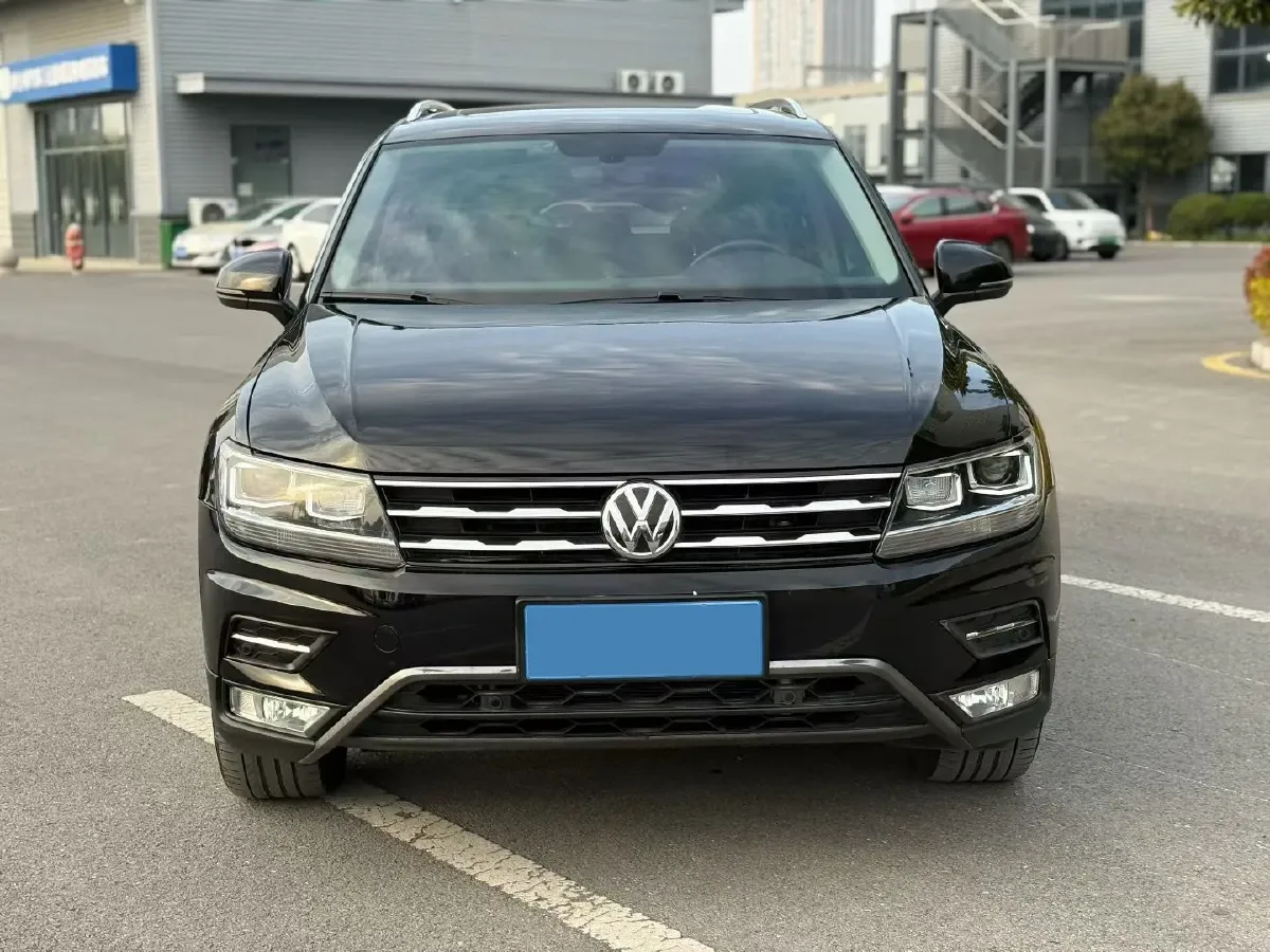 2020 Volkswagen Tiguan L 2.0T 186HP L4 7DCT,autocango,china used car exporter,china ev exporter,chinese used car exporter,chinese used ev exporter