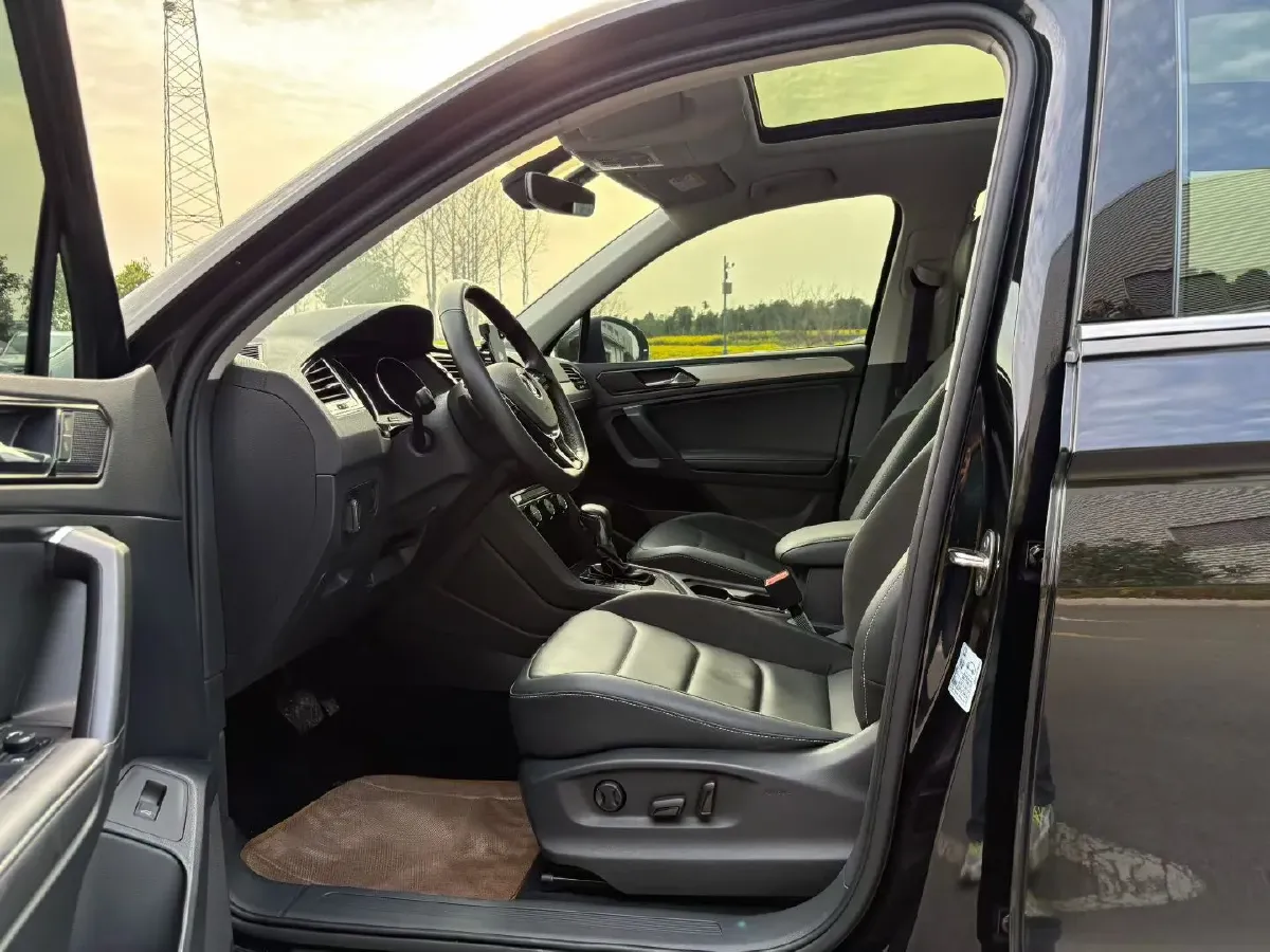 2020 Volkswagen Tiguan L 2.0T 186HP L4 7DCT,autocango,china used car exporter,china ev exporter,chinese used car exporter,chinese used ev exporter