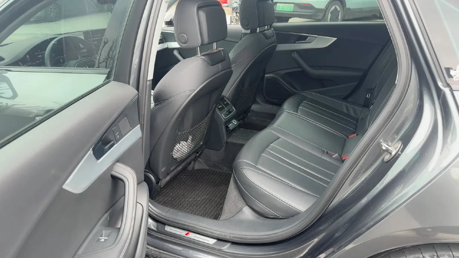 2022 Audi A4L 2.0T 190HP L4 7DCT,autocango,china used car exporter,china ev exporter,chinese used car exporter,chinese used ev exporter