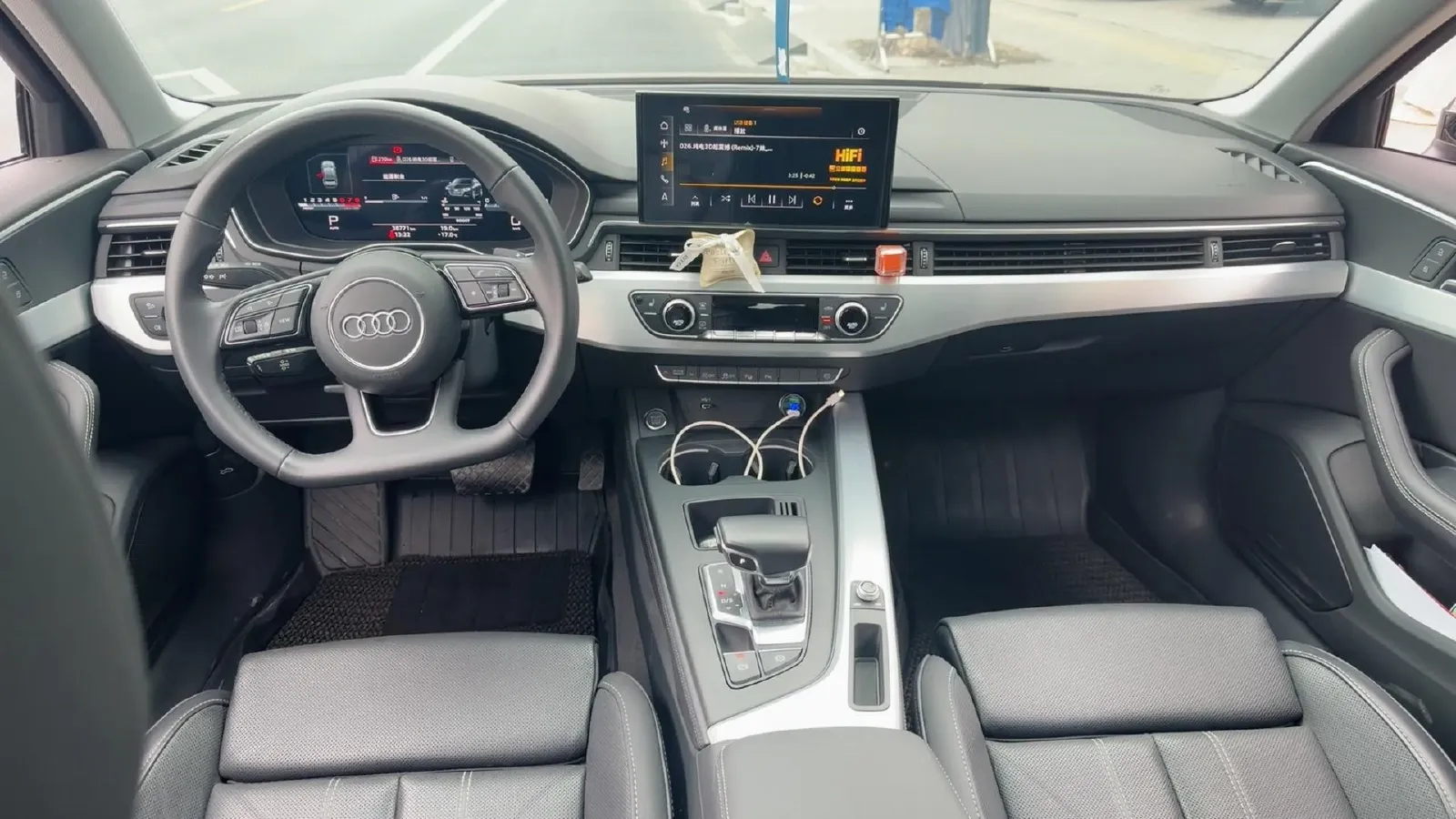 2022 Audi A4L 2.0T 190HP L4 7DCT,autocango,china used car exporter,china ev exporter,chinese used car exporter,chinese used ev exporter