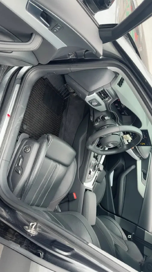 2022 Audi A4L 2.0T 190HP L4 7DCT,autocango,china used car exporter,china ev exporter,chinese used car exporter,chinese used ev exporter