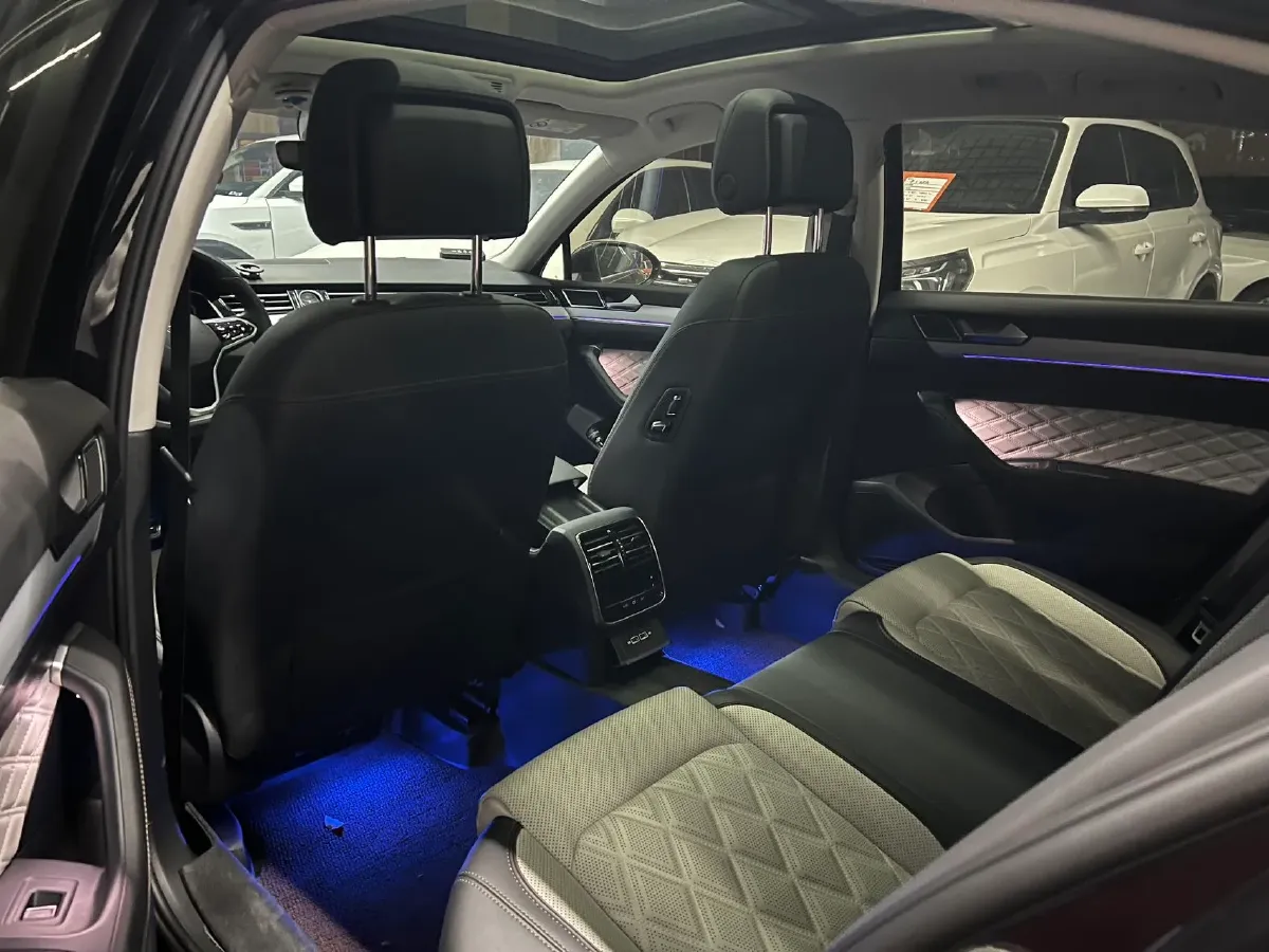 2023 Volkswagen Magotan 2.0T 186HP L4 7DCT,autocango,china used car exporter,china ev exporter,chinese used car exporter,chinese used ev exporter