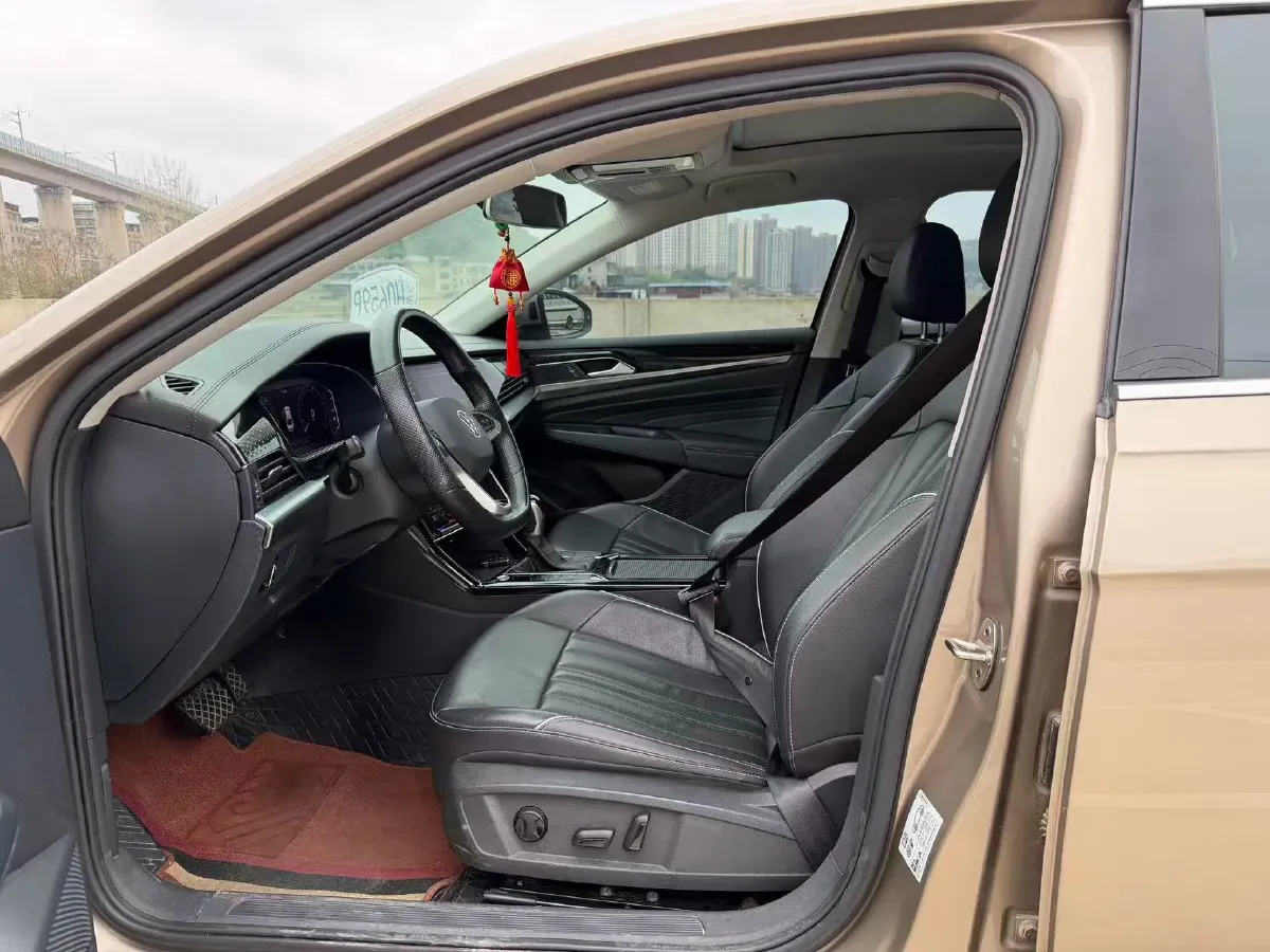 2021 Volkswagen Passat 2.0T 186HP L4 7DCT,autocango,china used car exporter,china ev exporter,chinese used car exporter,chinese used ev exporter