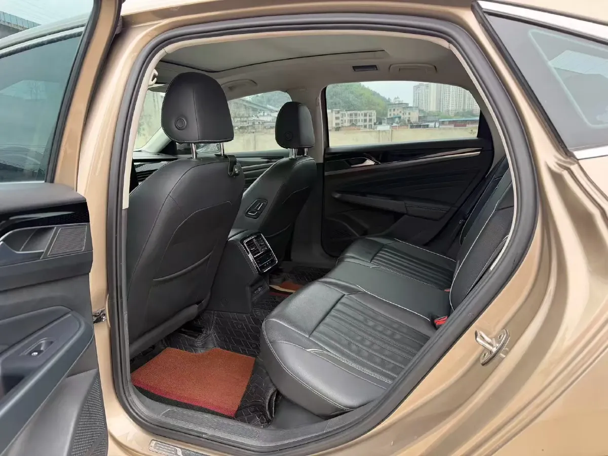 2021 Volkswagen Passat 2.0T 186HP L4 7DCT,autocango,china used car exporter,china ev exporter,chinese used car exporter,chinese used ev exporter