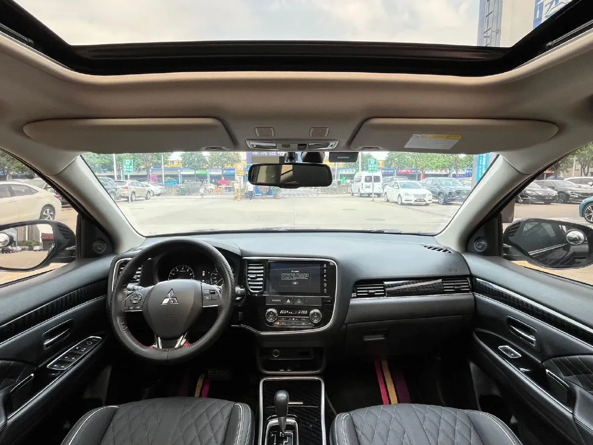 2021 Mitsubishi Outlander 2.0L 166HP L4 CVT,autocango,china used car exporter,china ev exporter,chinese used car exporter,chinese used ev exporter