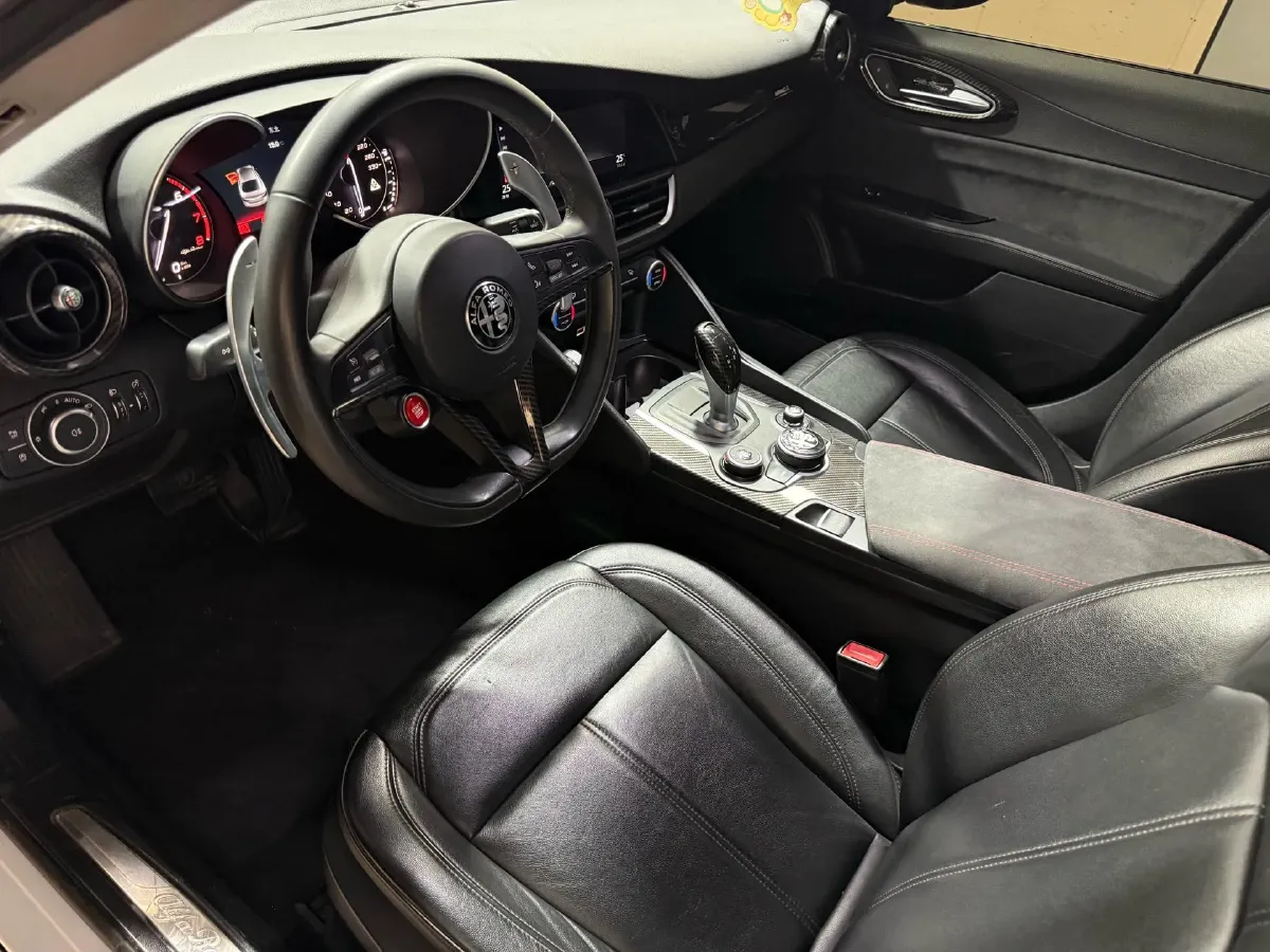 2017 Ford Mustang 2.3T 314HP L4 6AT,autocango,china used car exporter,china ev exporter,chinese used car exporter,chinese used ev exporter